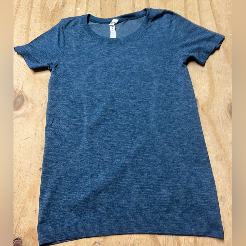 LULULEMON blue short sleeve dry fit